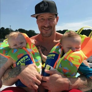 Meet your Posher, Dustin